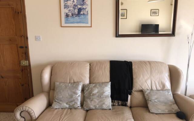 Inviting 2-bed Apartment in Pissouri- Ti Thea
