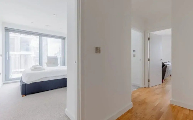 Stylish 2 Bed Flat in Battersea - Private Balcony