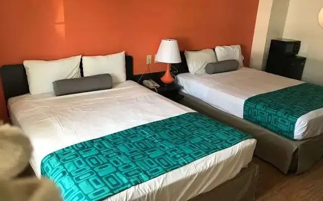 Howard Johnson by Wyndham Lake George