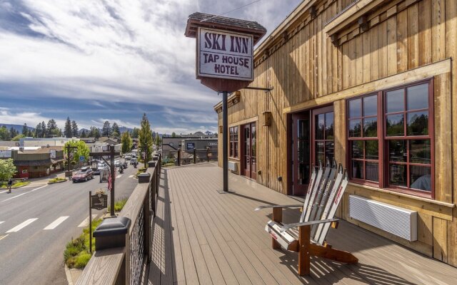 Ski Inn Taphouse Hotel