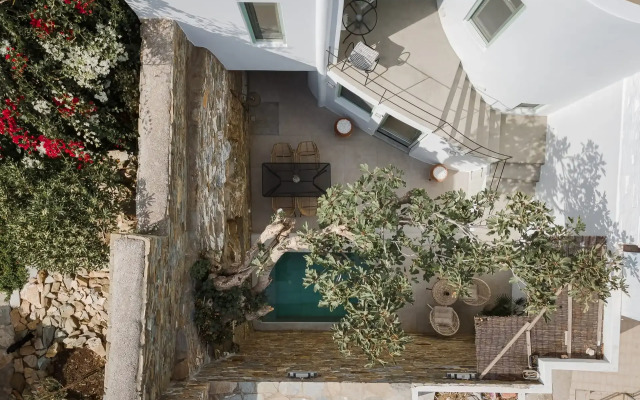 Porto Sereno Andros Suites