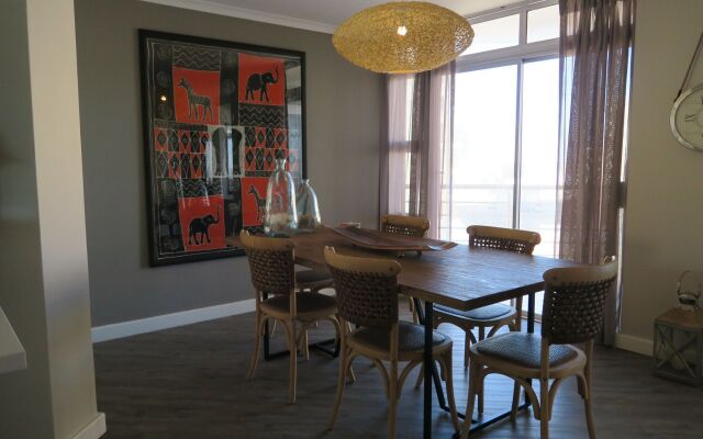 206 The Waves, Blouberg