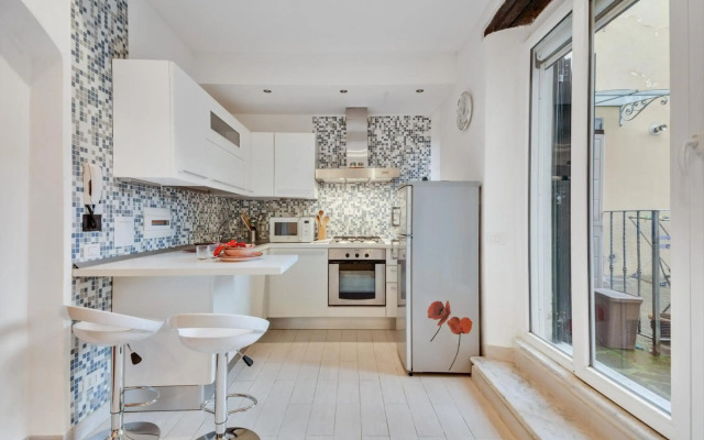 Coverciano Modern Apartment with Patio!