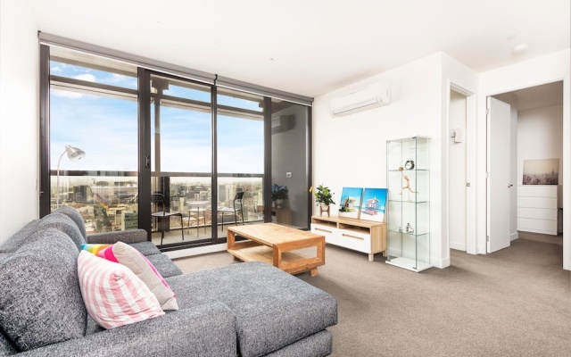 Holistay at Level 26 Franklin Street – Guest Rooms – Melbourne