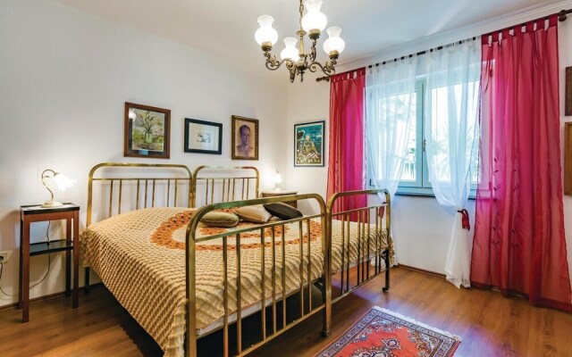 Beautiful Home in Novigrad With Wifi and 2 Bedrooms