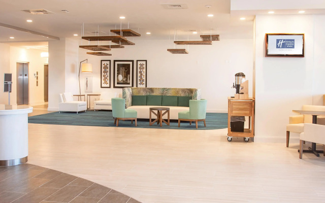 Holiday Inn Express & Suites Panama City Beach - Beachfront by IHG