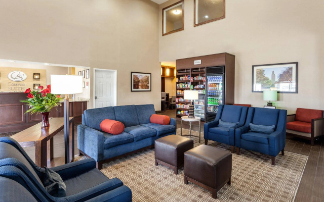 Comfort Suites Lincoln North