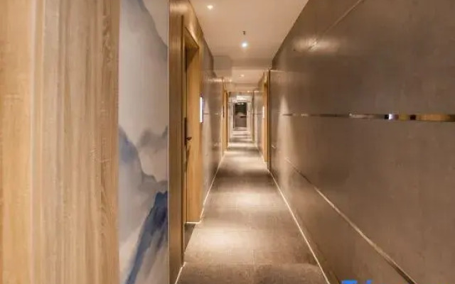 Qingmu Hotel (Nanjing Zhujiang Road Floating Bridge Subway Station)