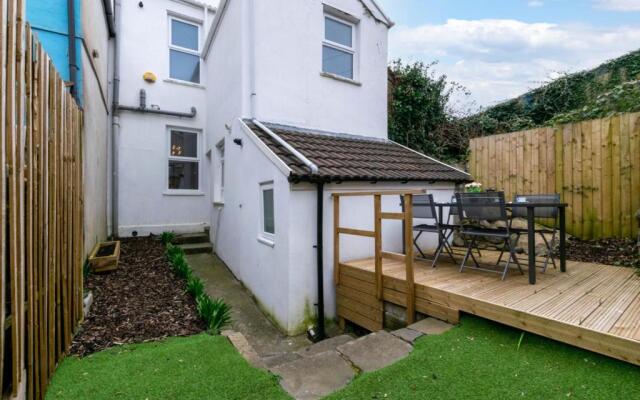 Drws Nesaf Cardiff Townhouse