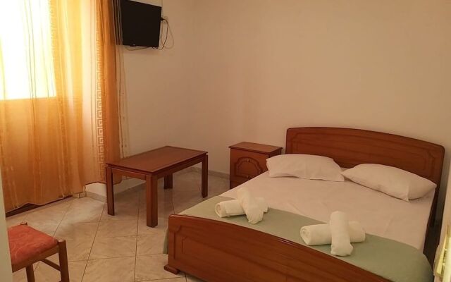 Apartments and Rooms Armanda