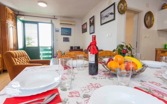 Holiday house Tonci - comfortable & surrounded by nature: Tucepi, Riviera Makarska