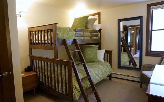 Ski in, Ski out, 2 Bedroom Luxury Residence with hot tub access and expansive views