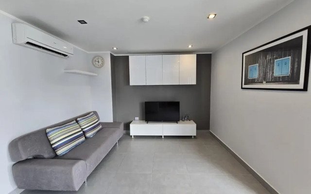 Sleek Corner 1 Bed Apt T1-607