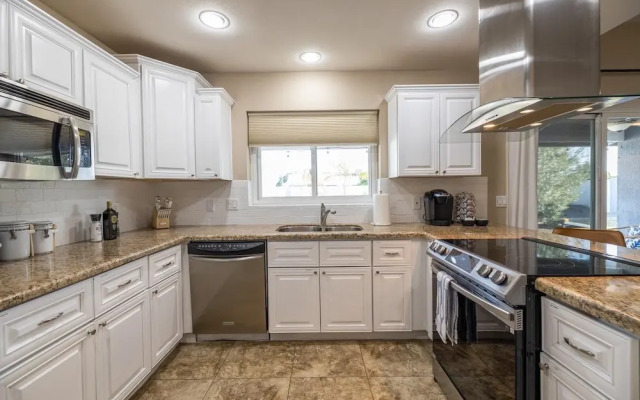 Mesa Garnet 4 Bedroom Home by RedAwning