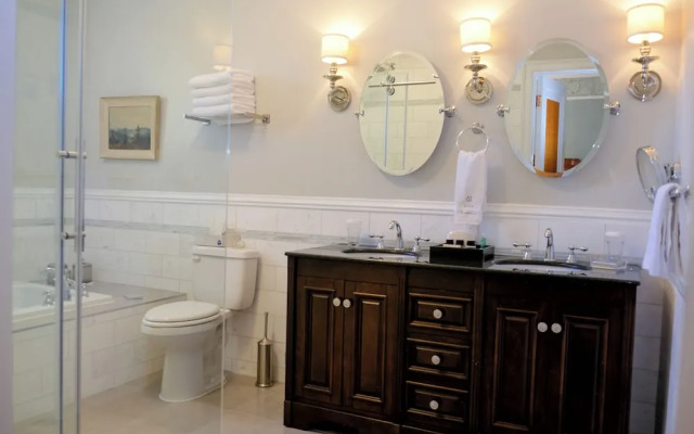 Manoir Chamberland (Adults Only, No Pets)