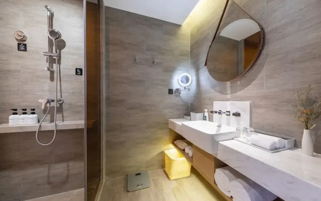 Atour Hotel Jiangxia Metro Station