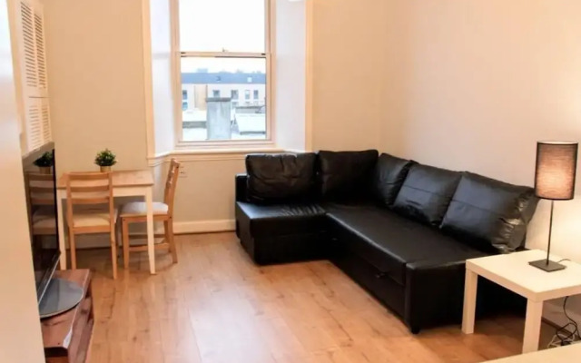 1 Bedroom Flat in City Centre Accommodates 4