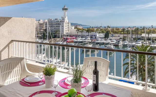 Apartment in Empuriabrava With Sea Views