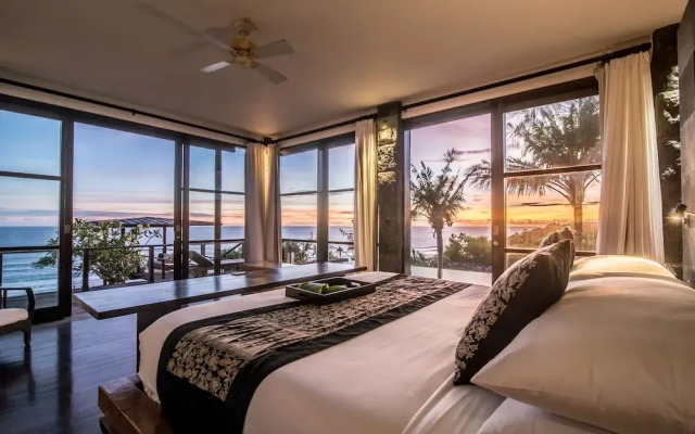 Absolute Cliff Front Pandawa Beach Villa