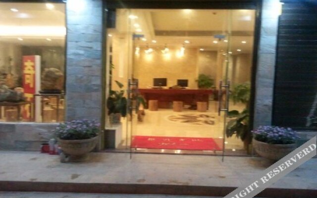 Yibai Business Hotel