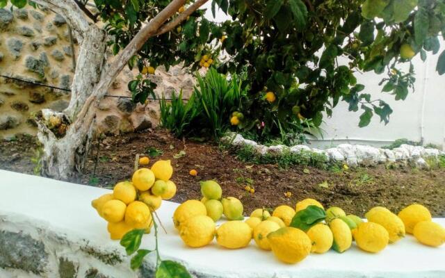 «Astrofeggia» A private stone house Nature-Seaview