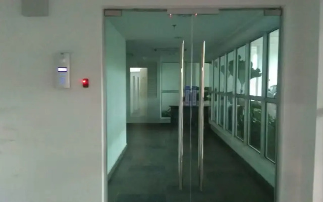 Private Studio Suite Galleria Equine