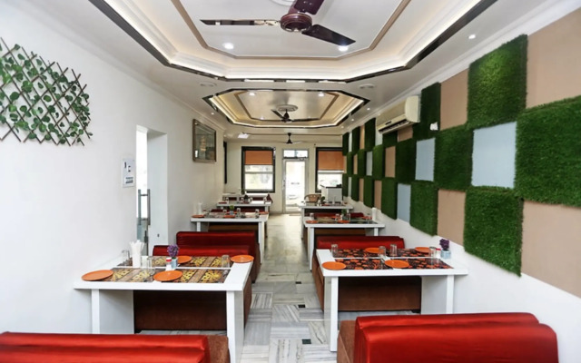 OYO 9368 Hotel Pratap