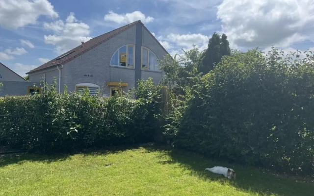 Snug Holiday Home With Garden