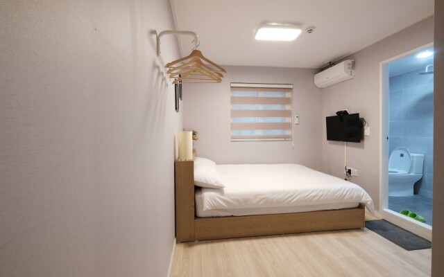 OMG Hostel