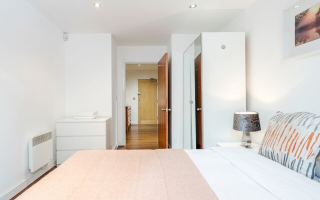 Royal Docks Guesthouse by LUXHABITAT
