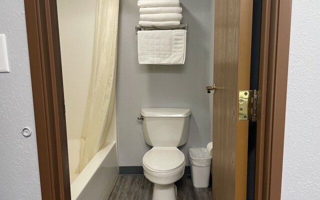 Schmidt's Creek Hotel