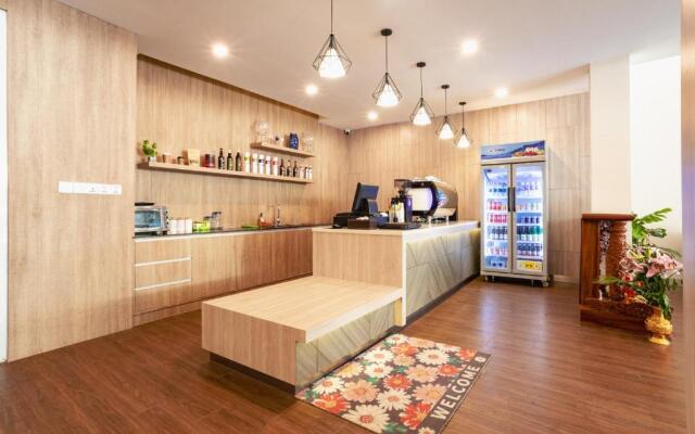 Joli Hotel
