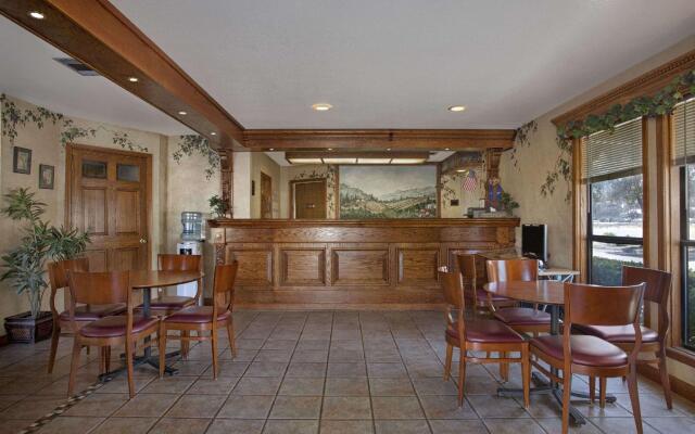 Travelodge by Wyndham Lemoore Near Naval Air Station