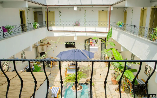 1989 Hotel Sebat