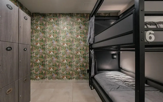 Top Bed Mixed Shared Room