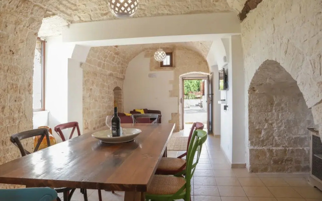 TD Trulli Saveni Trulli with Pool Near the Centre