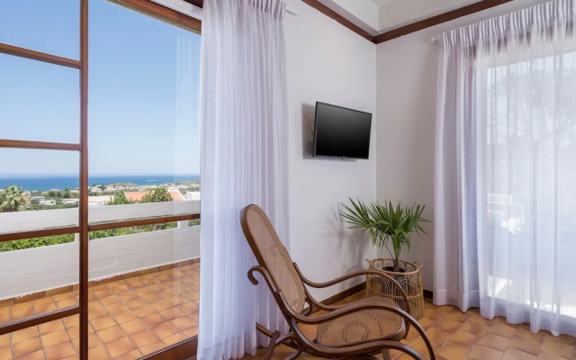Azatis Luxury Villa