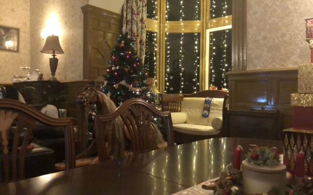 Dalmore House - The Duchess Apartment