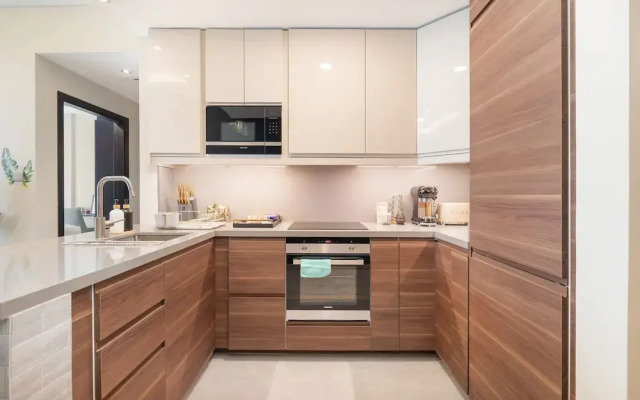 Calm 1-bedroom With Relaxing Balcony Atmosphere in Liwan