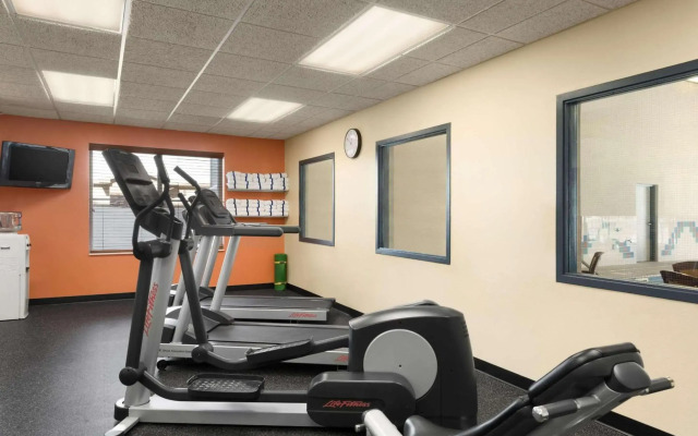 Country Inn & Suites by Radisson, Duluth North, MN