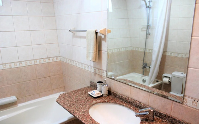 One Bedroom Apt. in JLT near Metro Station -AWD