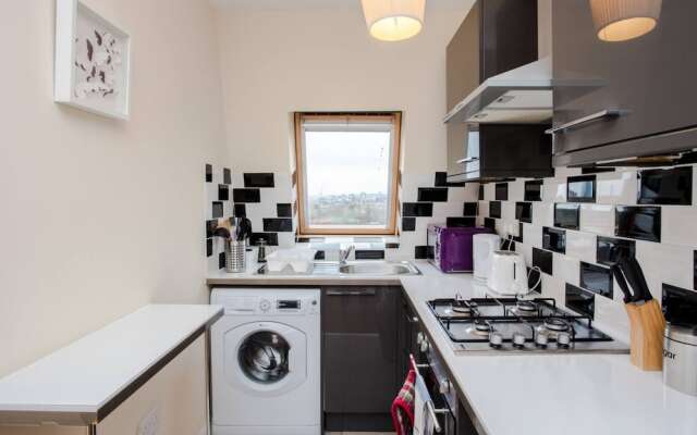 Top Floor Studio Next to Clapham Junction Station