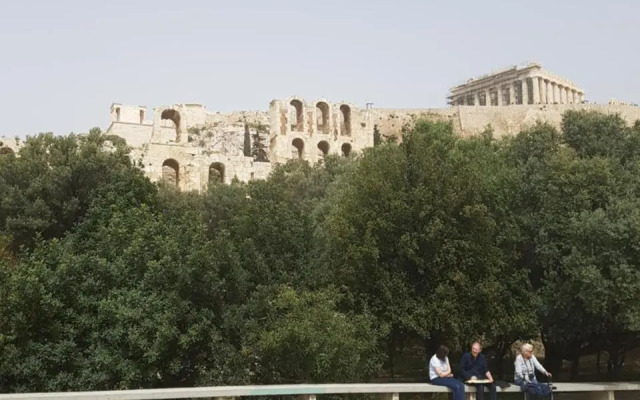 JOHN BEAUTY 50m2, METRO and ACROPOLIS 5'