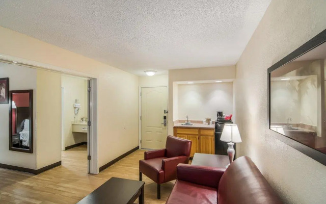 Red Roof Inn & Suites Pensacola East - Milton