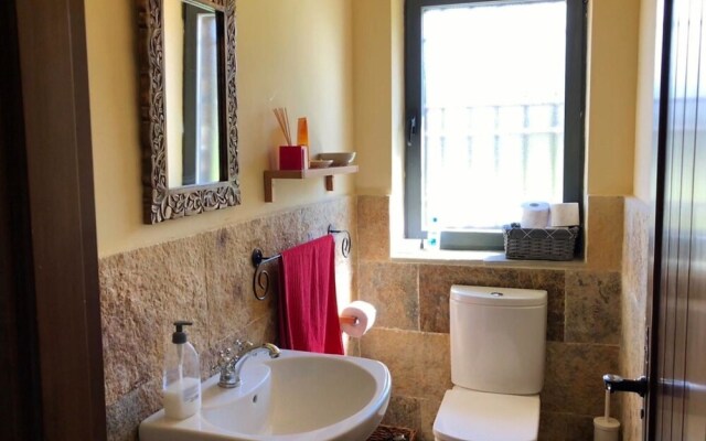 Villa With 5 Bedrooms in Maello, With Private Pool and Enclosed Garden
