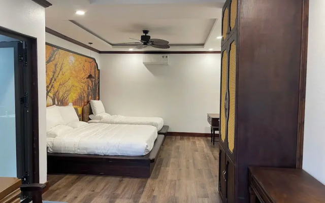 Dream 1985 Hotel