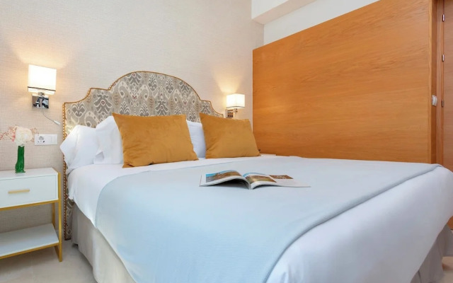 Exclusive Apartment 5BD in Seville. Carlos V