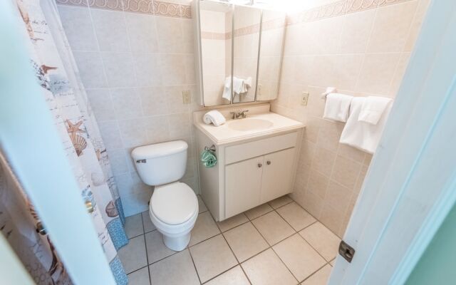 Cocoa Beach Club by Happy Palm Stays