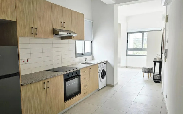 Phaedrus Living: Ledras Residences 201