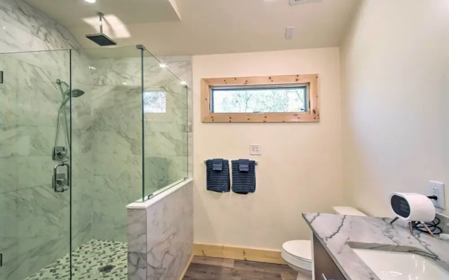 New Construction With Modern Design & Hot Tub!